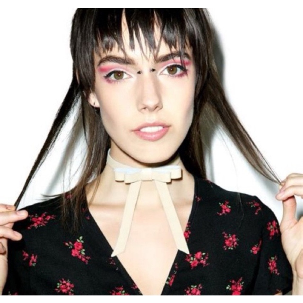 Valfre- Retro Bow Choker